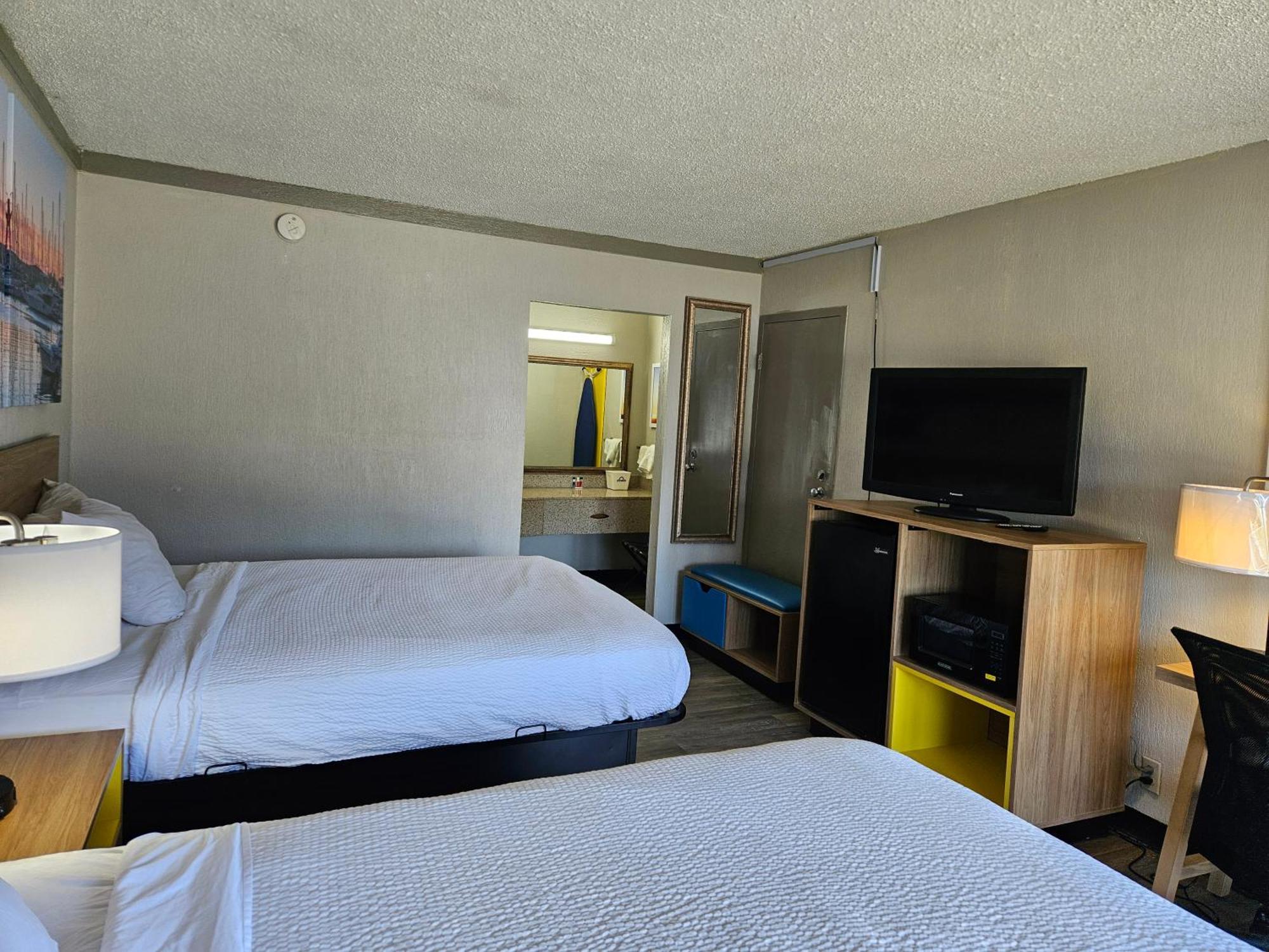 Days Inn By Wyndham Washington Bagian luar foto