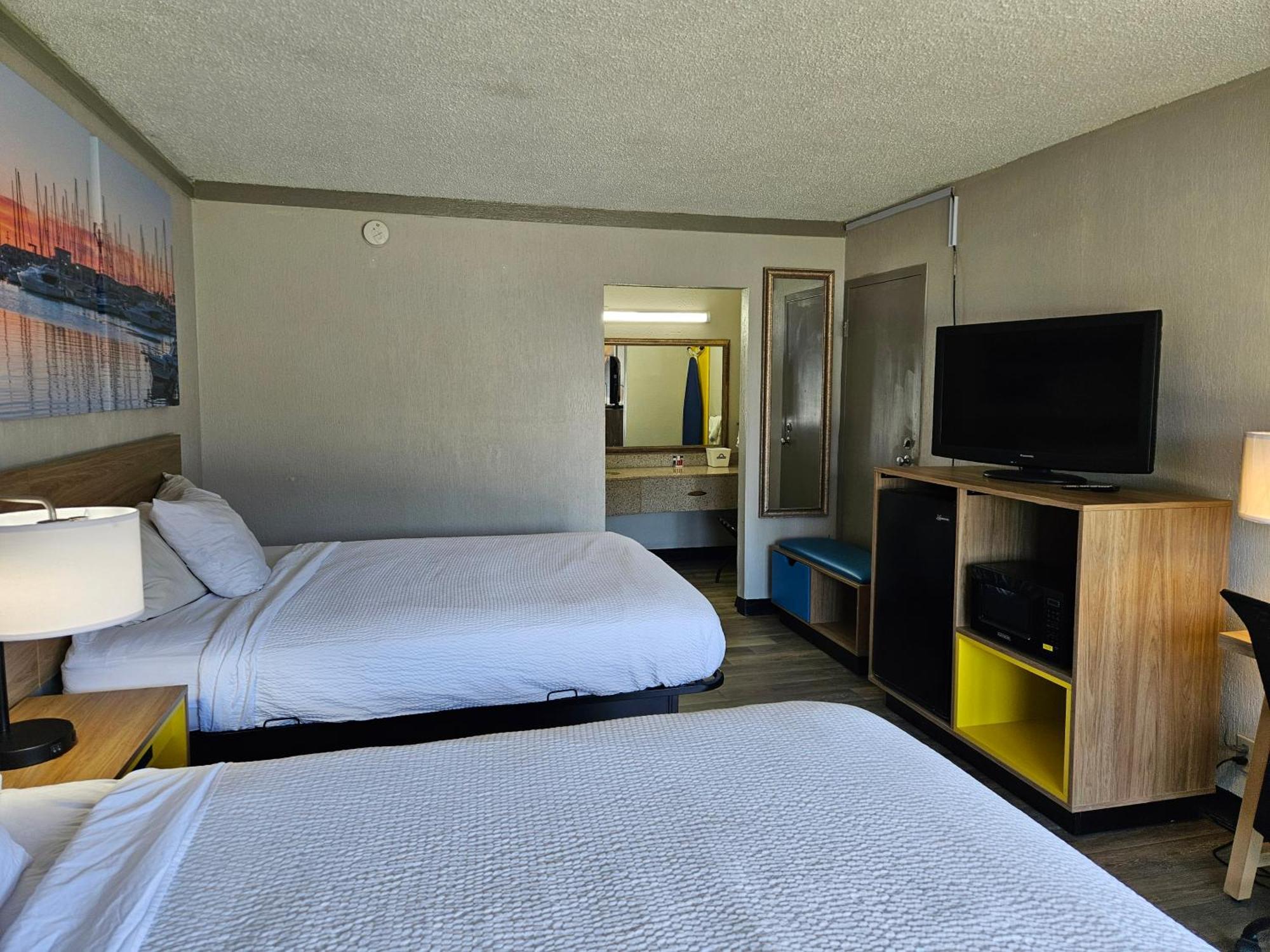 Days Inn By Wyndham Washington Bagian luar foto