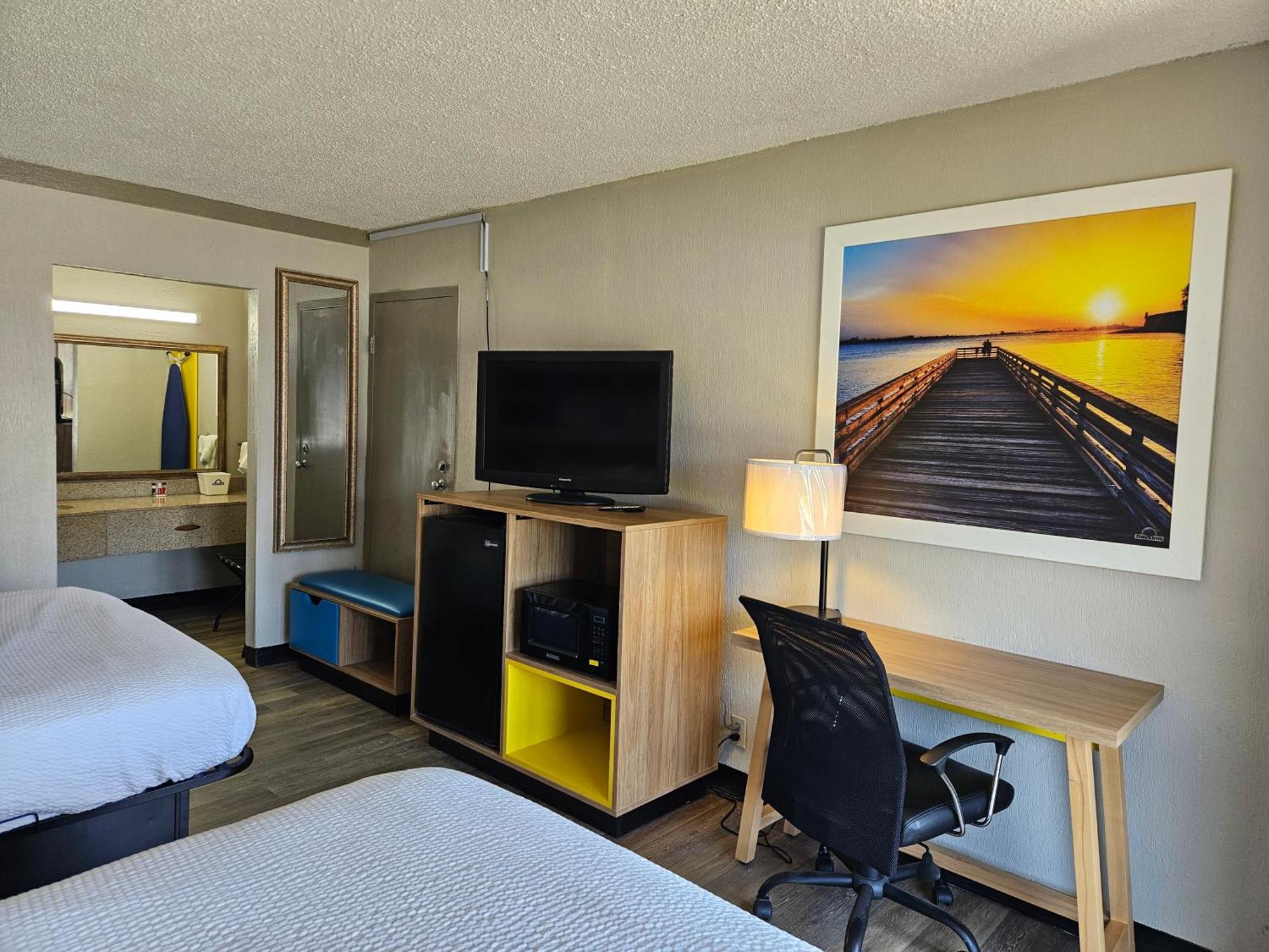 Days Inn By Wyndham Washington Bagian luar foto